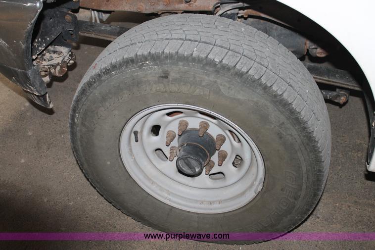 image for item BJ9389 2003 Ford F250 Super Duty pickup truck