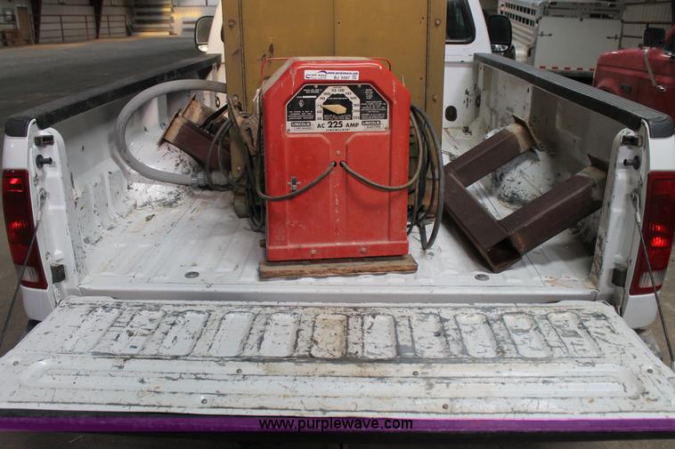 image for item BJ9389 2003 Ford F250 Super Duty pickup truck