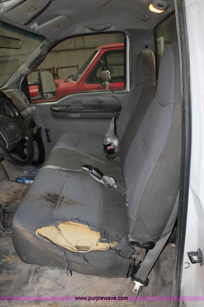 image for item BJ9389 2003 Ford F250 Super Duty pickup truck