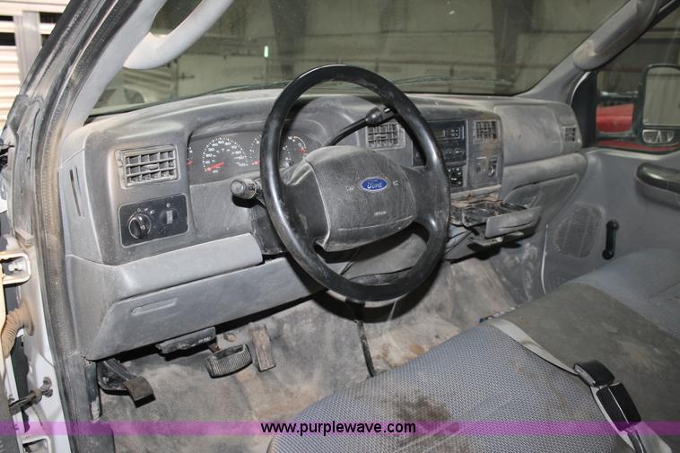 image for item BJ9389 2003 Ford F250 Super Duty pickup truck