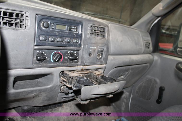 image for item BJ9389 2003 Ford F250 Super Duty pickup truck