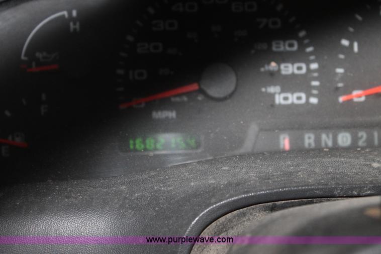 image for item BJ9389 2003 Ford F250 Super Duty pickup truck