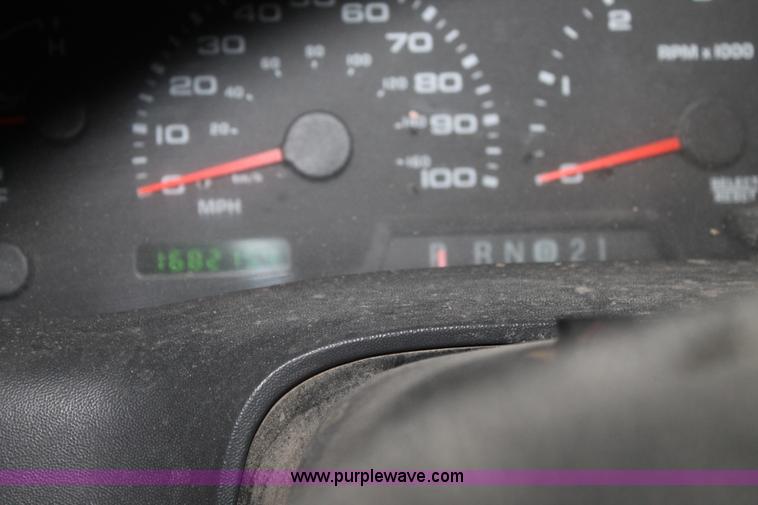 image for item BJ9389 2003 Ford F250 Super Duty pickup truck