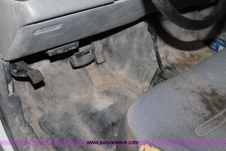 image for item BJ9389 2003 Ford F250 Super Duty pickup truck