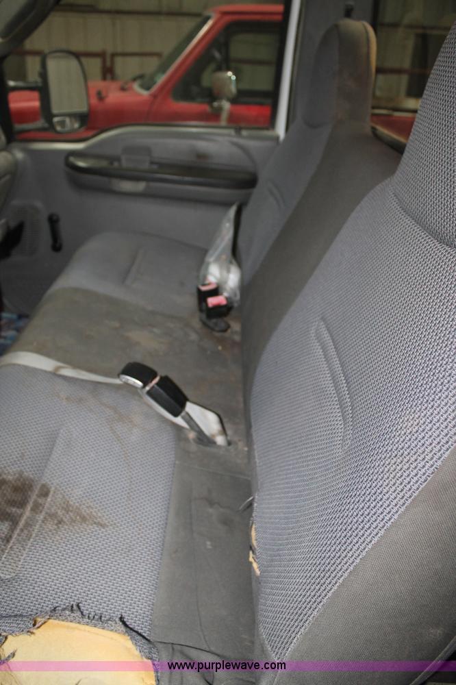 image for item BJ9389 2003 Ford F250 Super Duty pickup truck