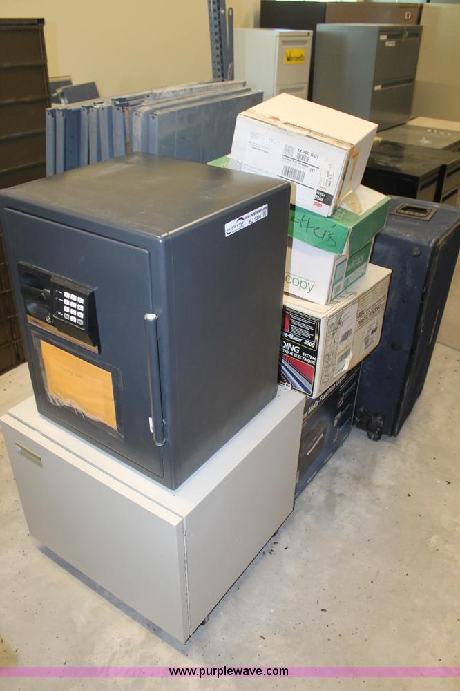 image for item BJ9395 Assorted office equipment