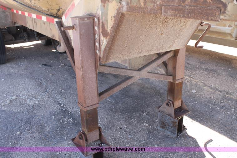 image for item BJ9408 1967 Fruehauf tanker trailer