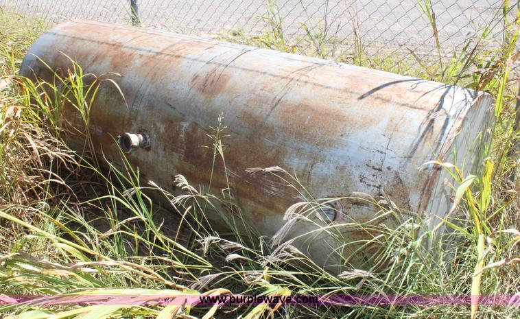 image for item BJ9409 500 gallon fuel tank