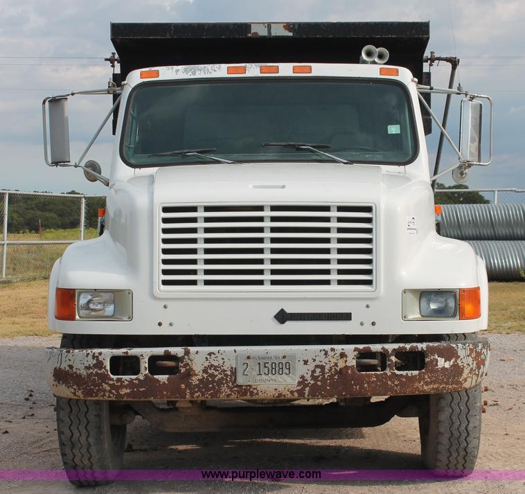 image for item H8115 1993 International 4900 dump truck