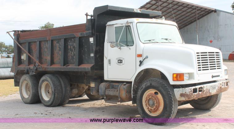 image for item H8115 1993 International 4900 dump truck
