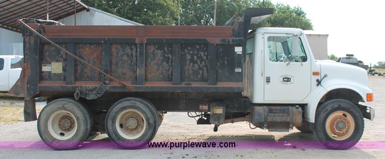 image for item H8115 1993 International 4900 dump truck