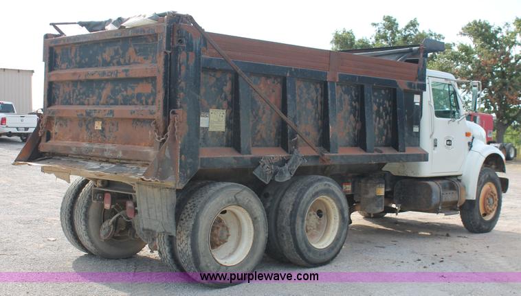 image for item H8115 1993 International 4900 dump truck