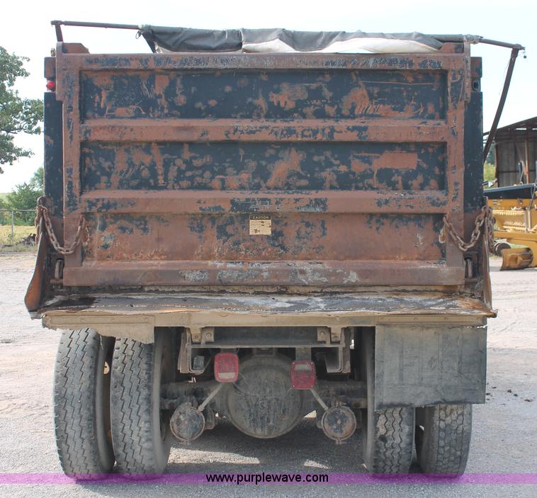 image for item H8115 1993 International 4900 dump truck