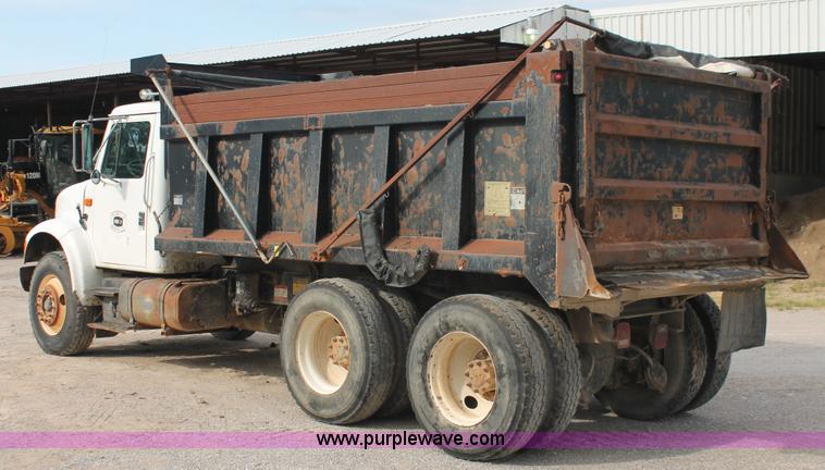 image for item H8115 1993 International 4900 dump truck
