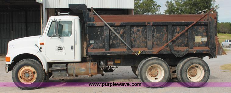 image for item H8115 1993 International 4900 dump truck