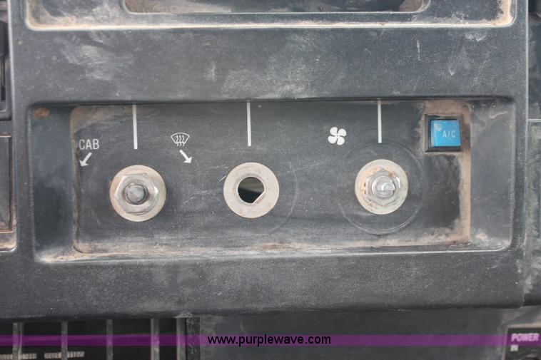 image for item H8115 1993 International 4900 dump truck