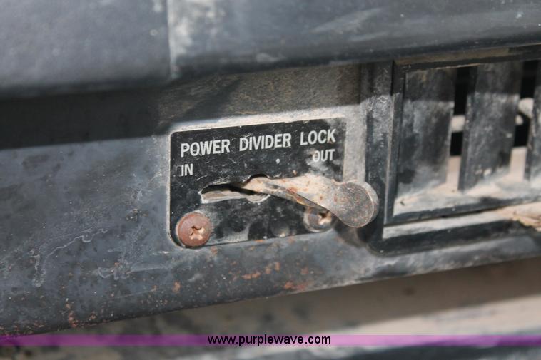 image for item H8115 1993 International 4900 dump truck