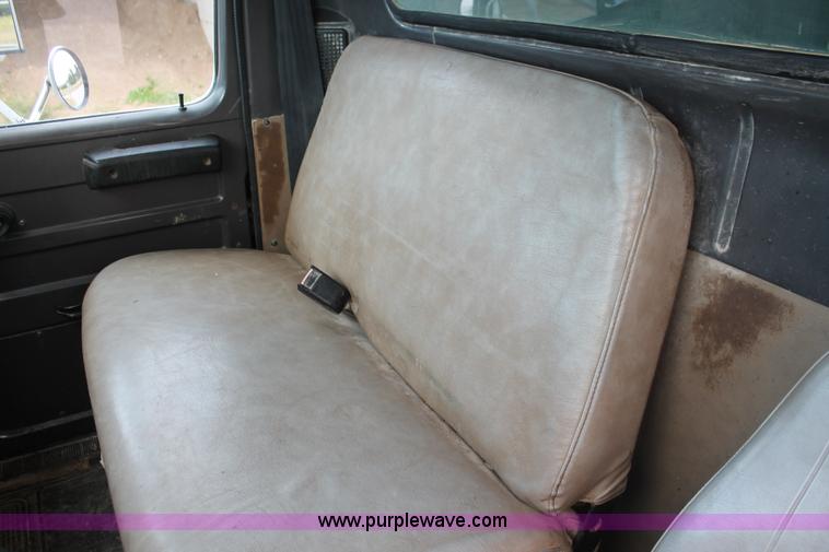 image for item H8115 1993 International 4900 dump truck