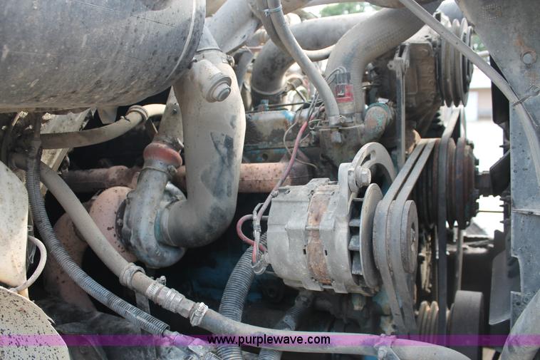 image for item H8115 1993 International 4900 dump truck