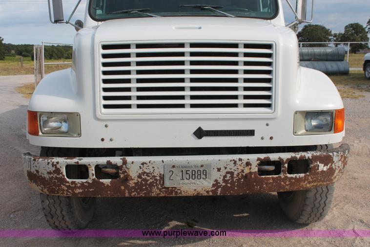 image for item H8115 1993 International 4900 dump truck