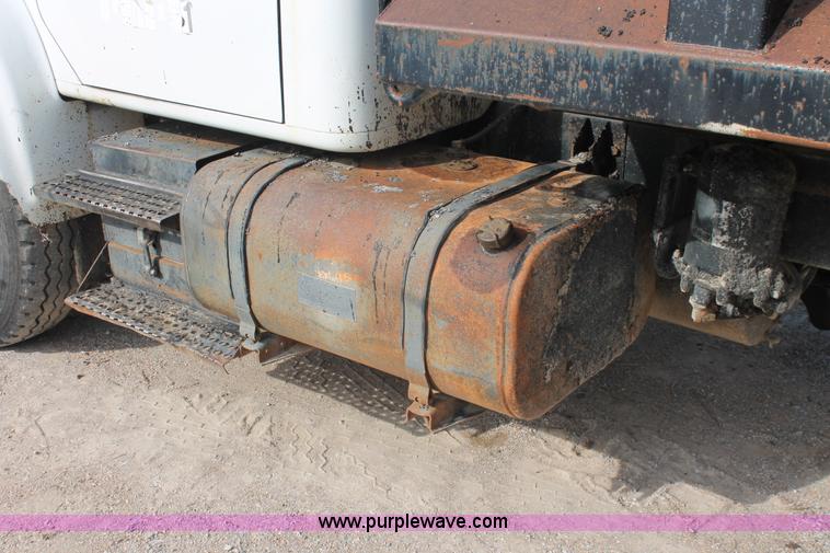 image for item H8115 1993 International 4900 dump truck