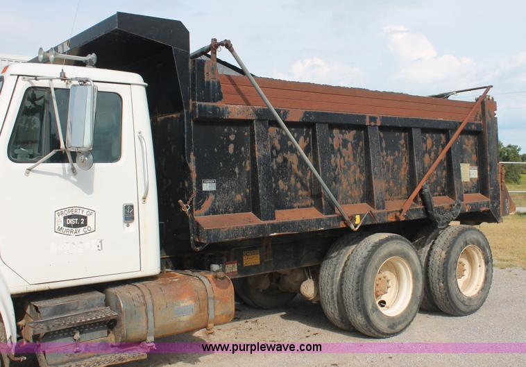 image for item H8115 1993 International 4900 dump truck