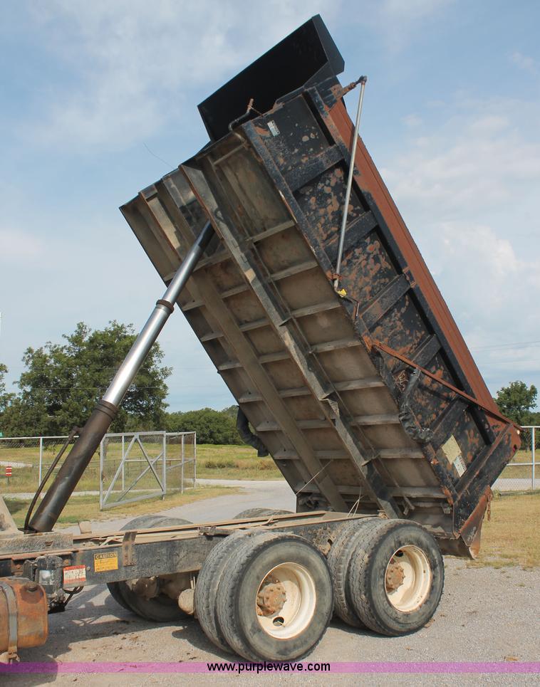 image for item H8115 1993 International 4900 dump truck