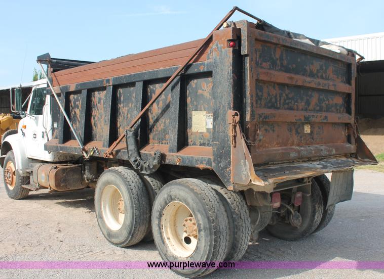 image for item H8115 1993 International 4900 dump truck