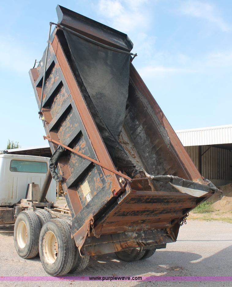 image for item H8115 1993 International 4900 dump truck