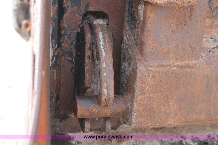 image for item H8115 1993 International 4900 dump truck