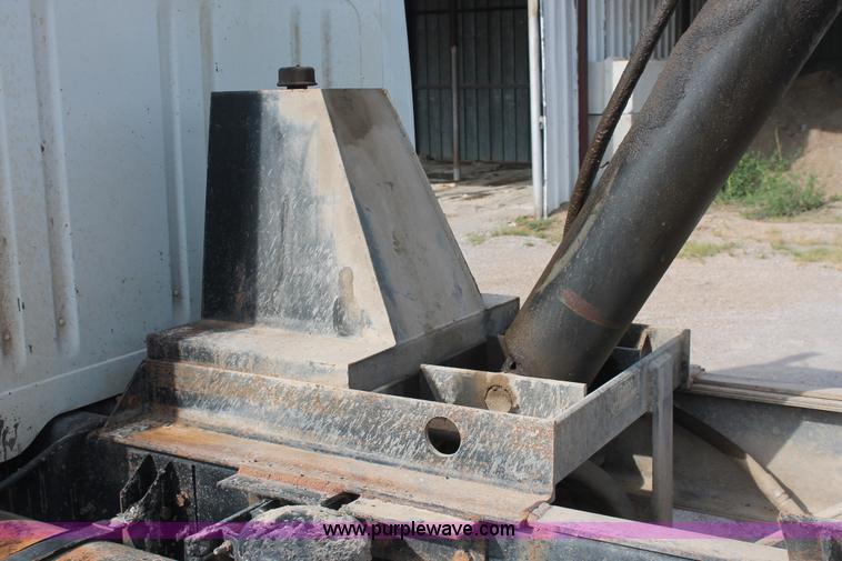 image for item H8115 1993 International 4900 dump truck