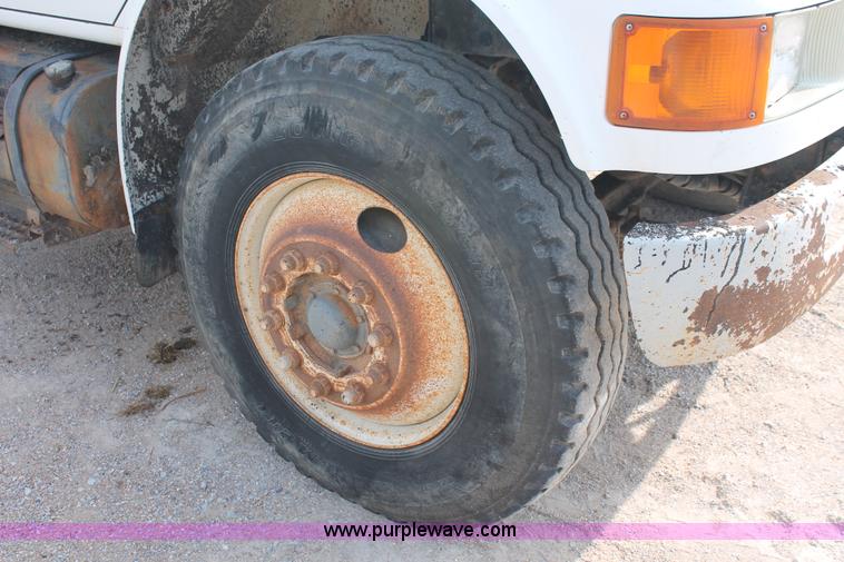 image for item H8115 1993 International 4900 dump truck