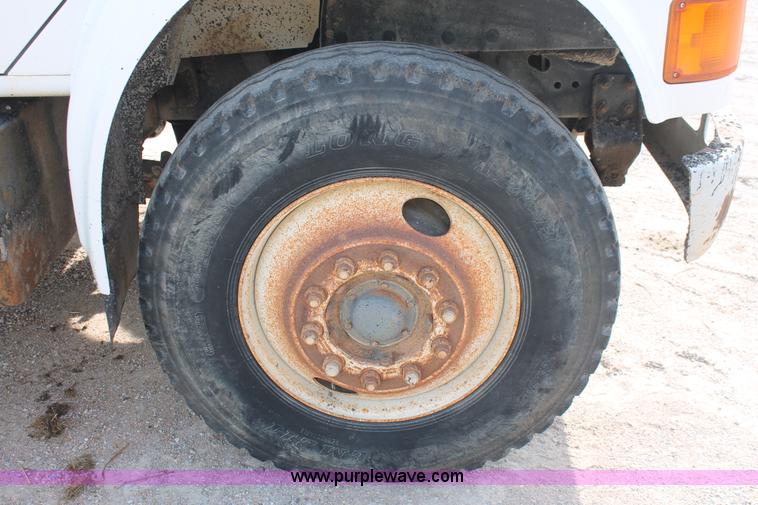 image for item H8115 1993 International 4900 dump truck