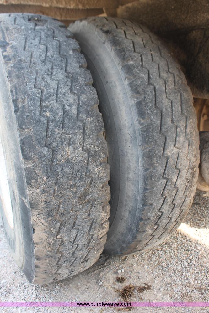 image for item H8115 1993 International 4900 dump truck