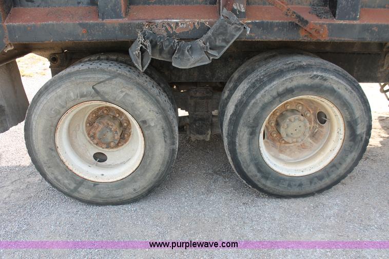 image for item H8115 1993 International 4900 dump truck