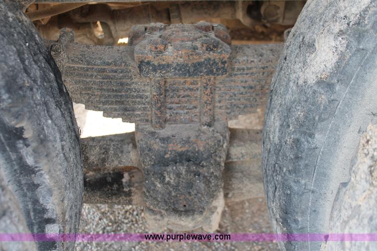 image for item H8115 1993 International 4900 dump truck