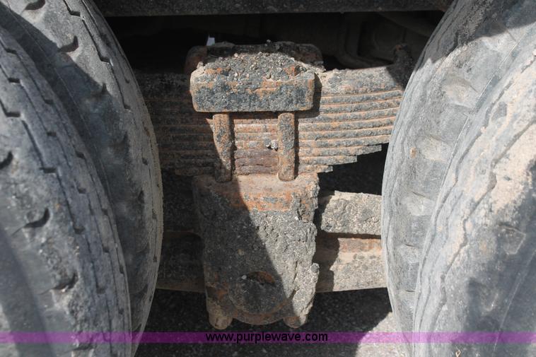 image for item H8115 1993 International 4900 dump truck