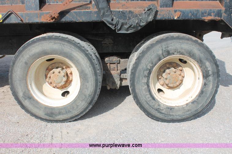 image for item H8115 1993 International 4900 dump truck