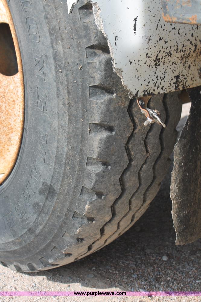 image for item H8115 1993 International 4900 dump truck