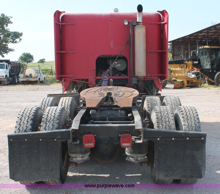 image for item H8116 1990 Freightliner FLA086 semi truck