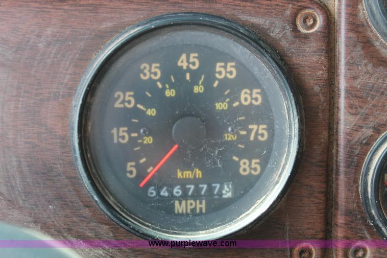 image for item H8116 1990 Freightliner FLA086 semi truck