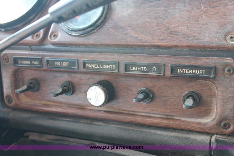 image for item H8116 1990 Freightliner FLA086 semi truck