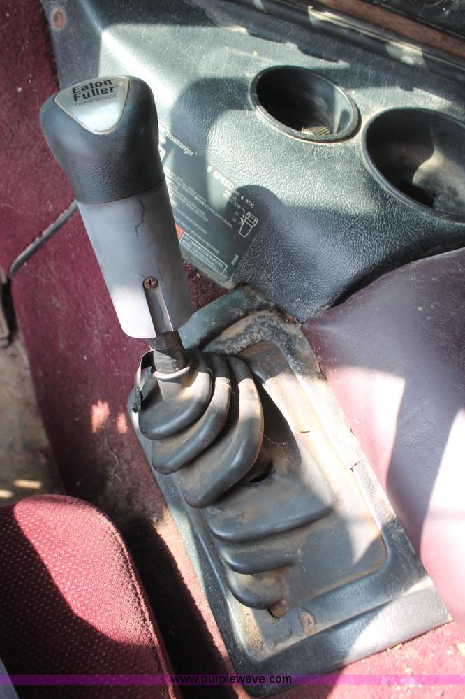 image for item H8116 1990 Freightliner FLA086 semi truck