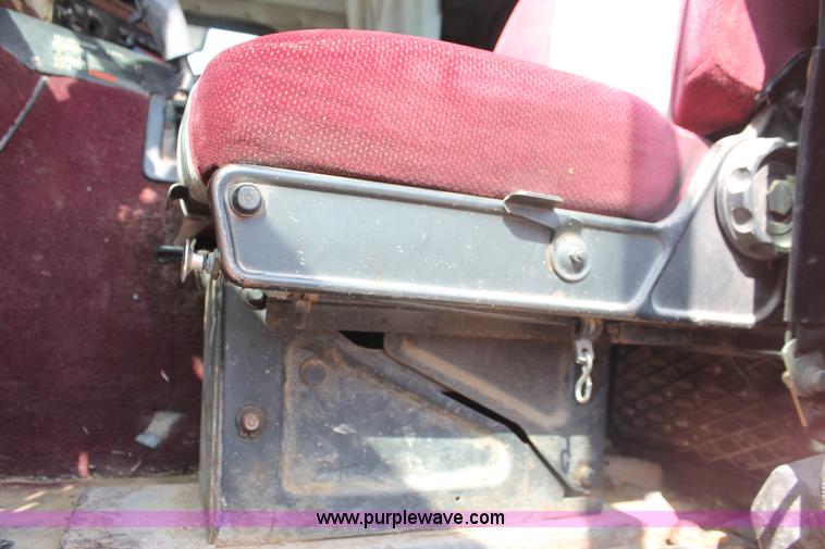 image for item H8116 1990 Freightliner FLA086 semi truck