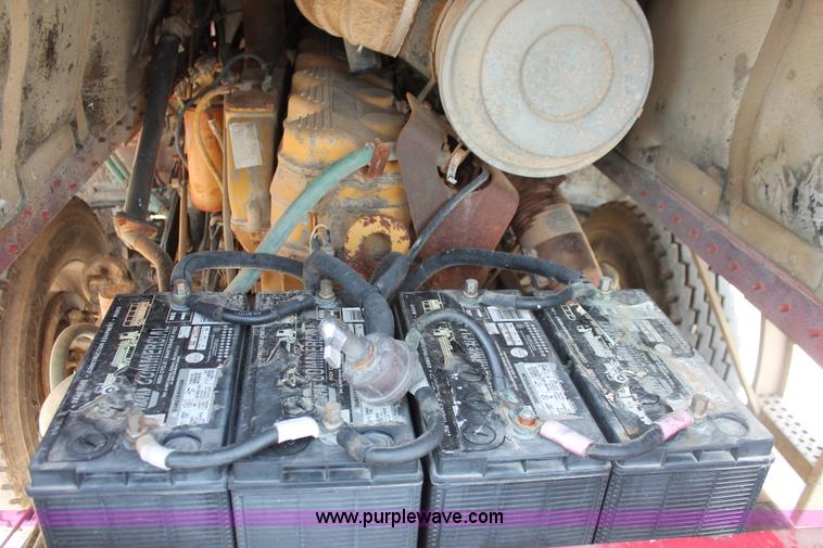 image for item H8116 1990 Freightliner FLA086 semi truck