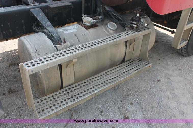 image for item H8116 1990 Freightliner FLA086 semi truck