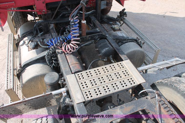 image for item H8116 1990 Freightliner FLA086 semi truck