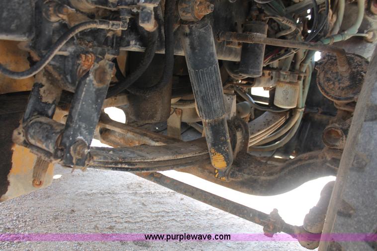 image for item H8116 1990 Freightliner FLA086 semi truck