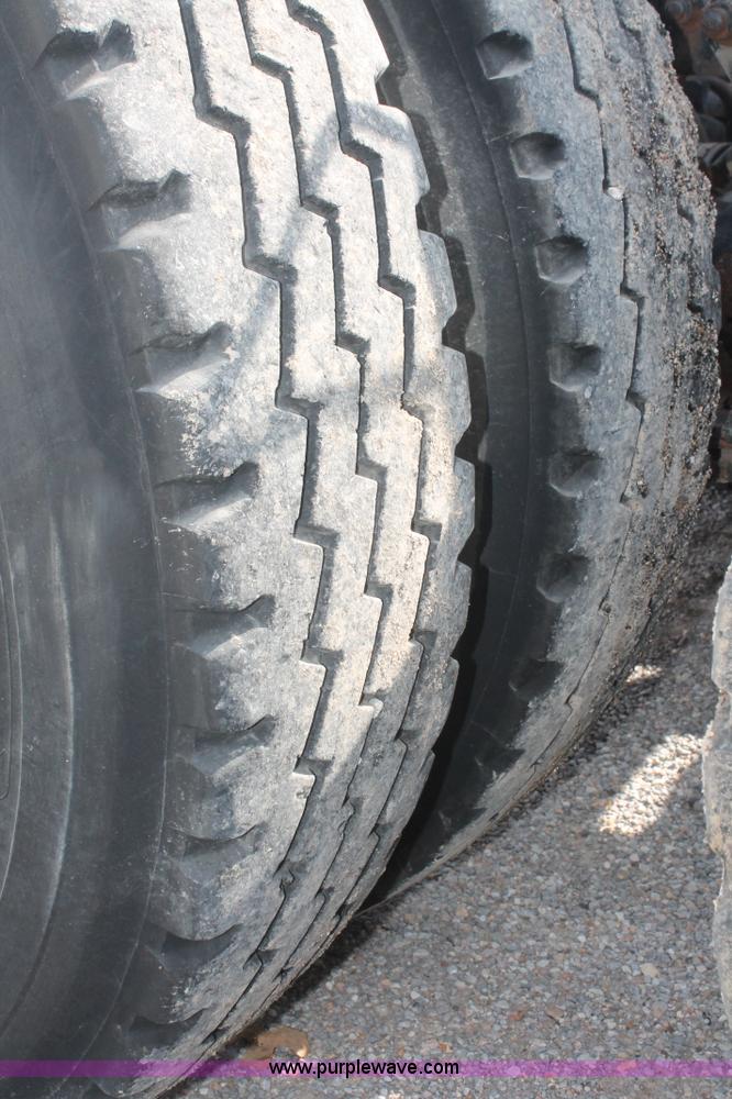 image for item H8116 1990 Freightliner FLA086 semi truck