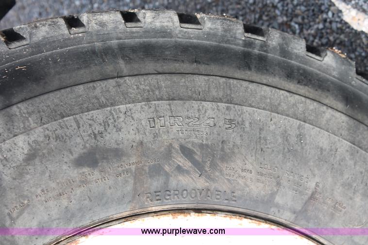 image for item H8116 1990 Freightliner FLA086 semi truck